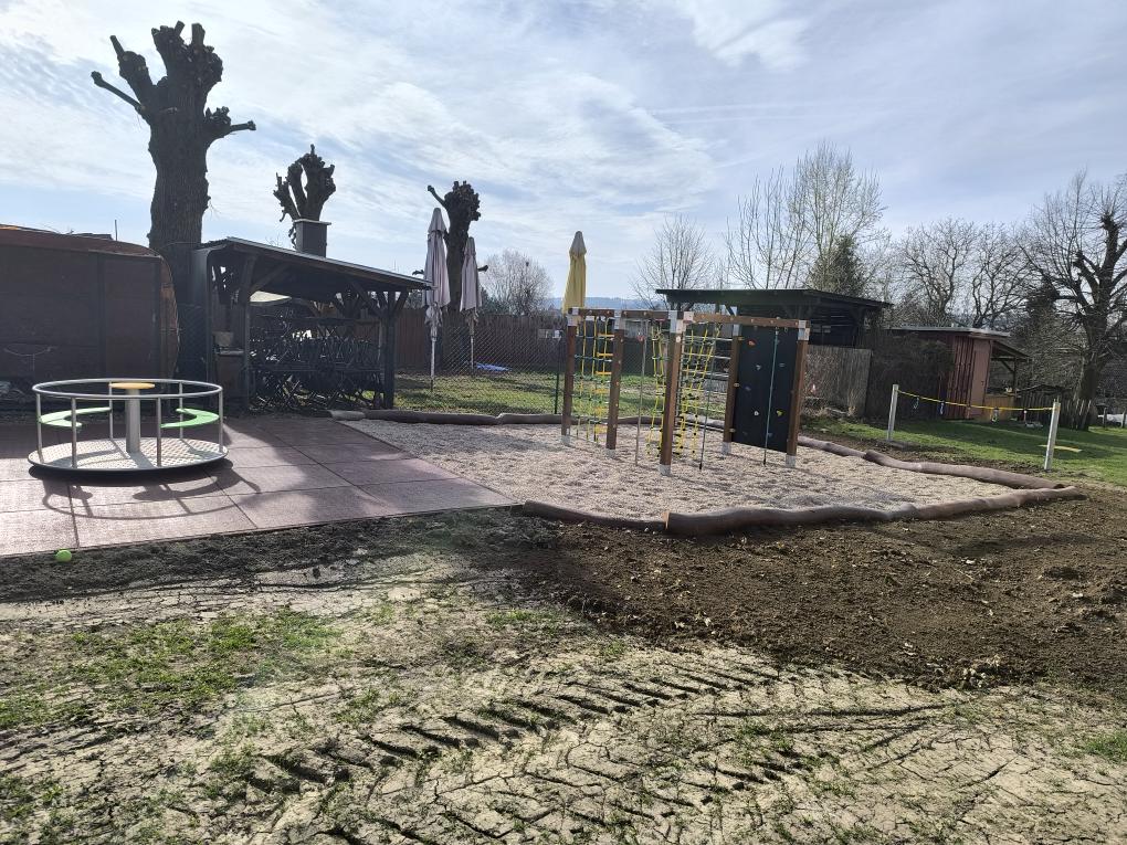 Hřiště na školní zahradě